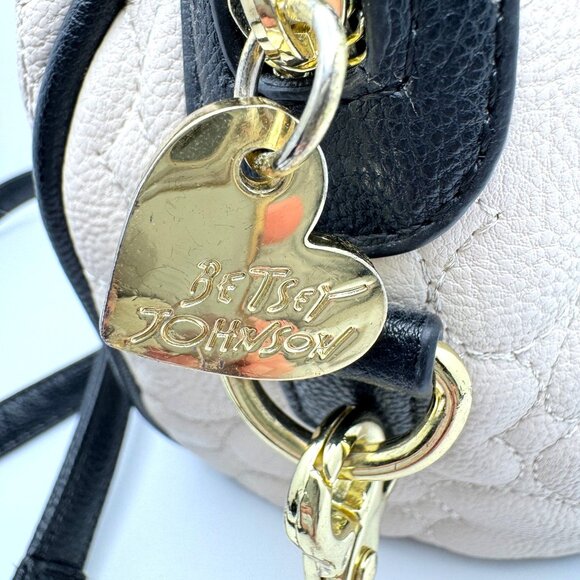 Betsey Johnson Quilted Heart Crossbody Bag Bow Gold-Tone Hardware Beige Black - Picture 13 of 16